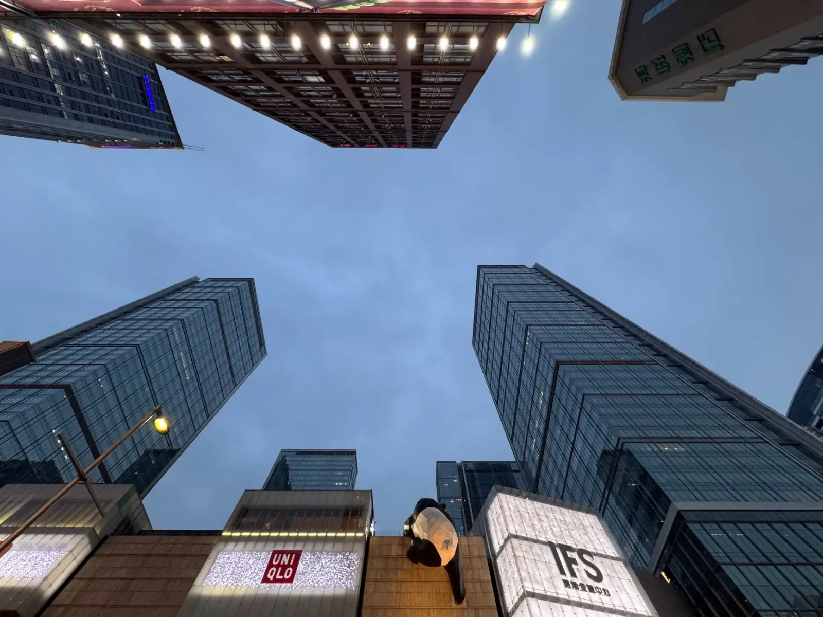 真石漆与多彩涂料对比:如何为建筑项目选择合适饰面正文配图 1
