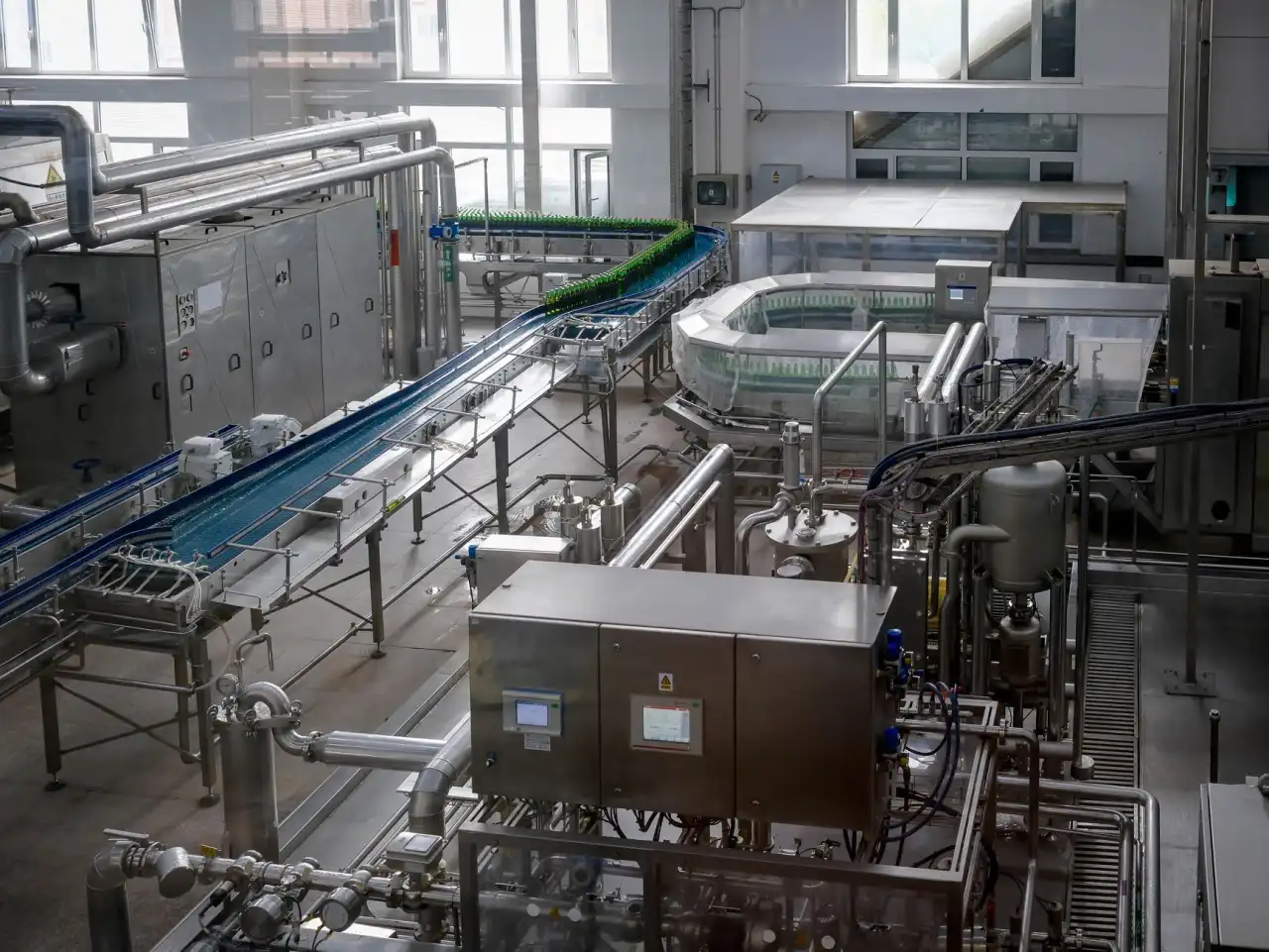2025年外墙涂料行业新规对真石漆与质感涂料施工的影响分析